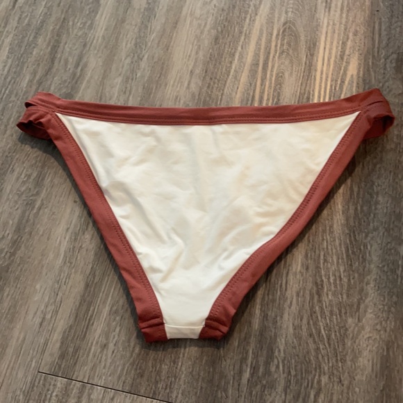 L space bikini bottom - Picture 3 of 3